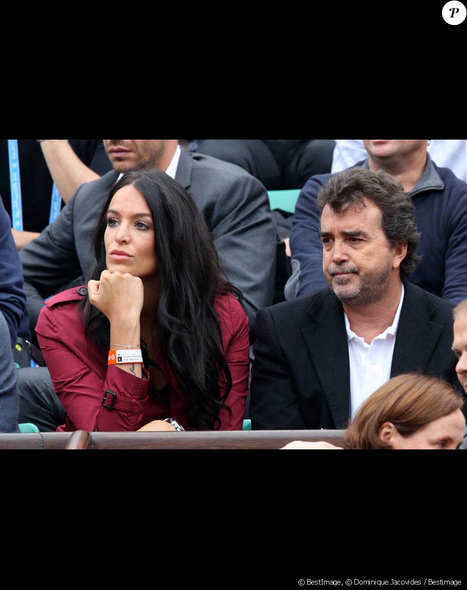 Arnaud Lagardère et sa femme Jade Foret (Lagardère) - People dans les tribunes des internationaux de France de tennis à Roland Garros le 1er juin 2016. © Dominique Jacovides / Bestimage