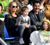 Adriana Karembeu Ohanian, son mari Aram et leur fille Nina durant la première bataille de fleurs du Carnaval de Nice, Roi des Animaux, place Masséna à Nice. © Bruno Bebert/Bestimage