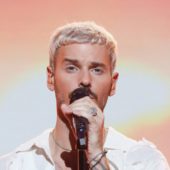 Exclusif - M. Pokora (Matt Pokora) chante son tube "Qui on est" - Enregistrement de l'émission "Les 20 chansons préférées 2022", diffusée le 5 janvier 2023 sur M6 © Christophe Clovis / Bestimage