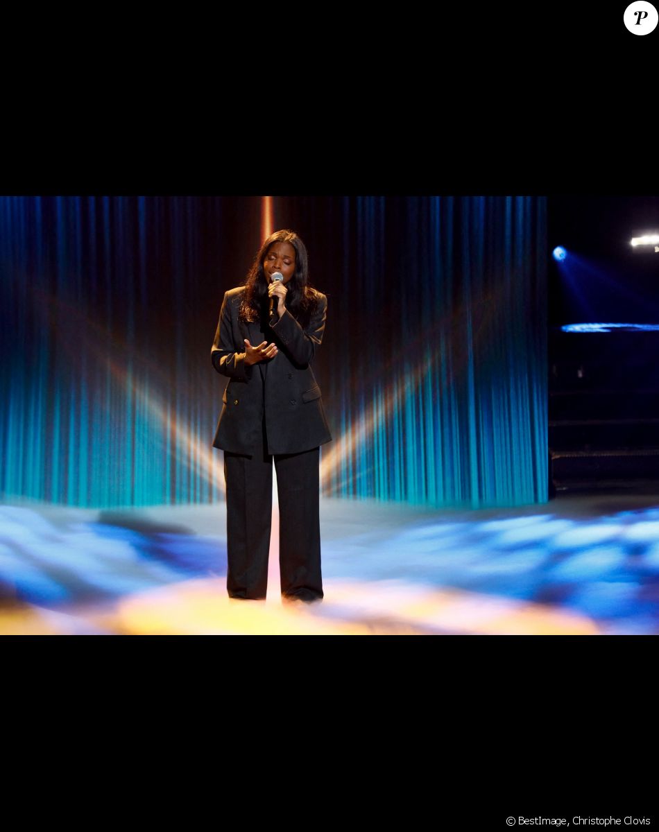 Exclusif - Mentissa chante son tube "Et bam" - Enregistrement de l'émission "Les 20 chansons préférées 2022", diffusée le 5 janvier 2023 sur M6 © Christophe Clovis / Bestimage