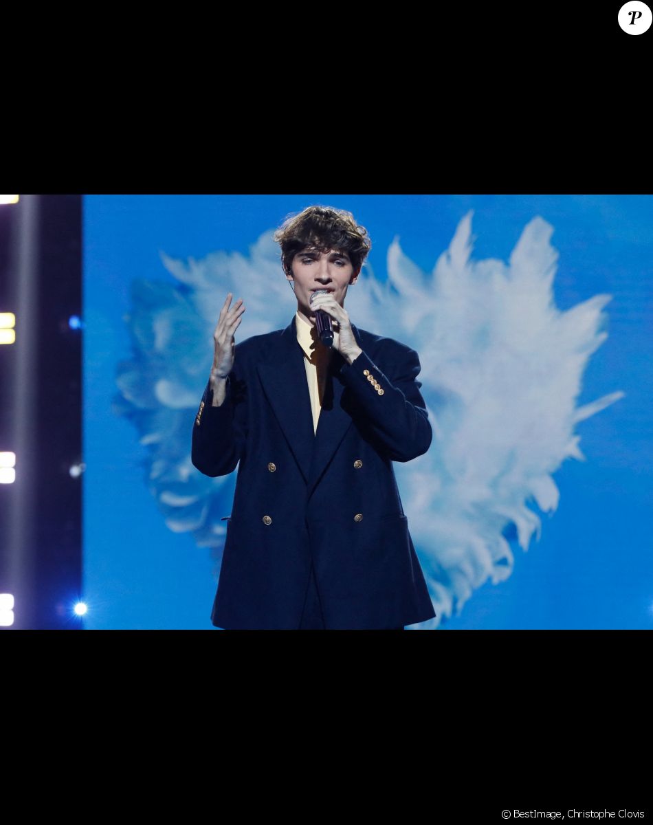 Exclusif - Pierre de Maere chante son tube "Un jour je marierai un ange" - Enregistrement de l'émission "Les 20 chansons préférées 2022", diffusée le 5 janvier 2023 sur M6 © Christophe Clovis / Bestimage