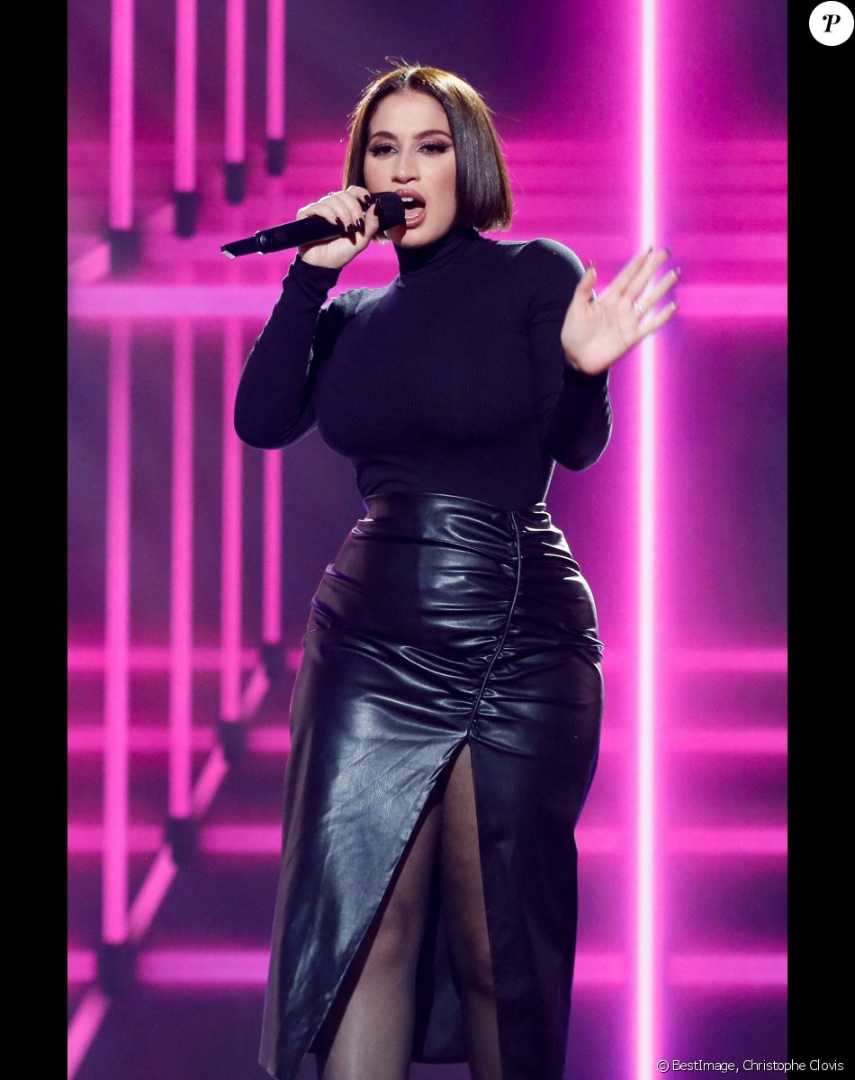 Exclusif - La Zarra chante son tube "Tu t'en iras" - Enregistrement de l'émission "Les 20 chansons préférées 2022", diffusée le 5 janvier 2023 sur M6 © Christophe Clovis / Bestimage