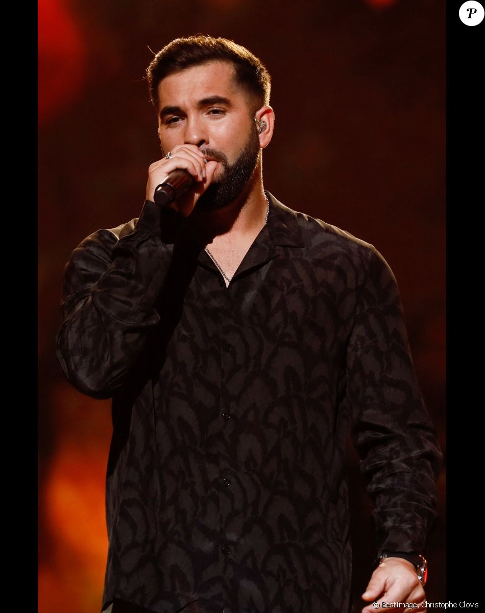 Exclusif - Kendji Girac chante son tube "Eva" - Enregistrement de l'émission "Les 20 chansons préférées 2022", diffusée le 5 janvier 2023 sur M6 © Christophe Clovis / Bestimage