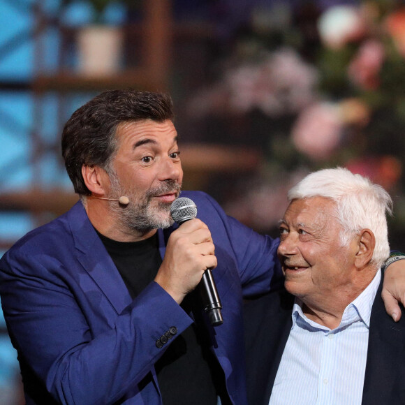 Exclusif - Stéphane Plaza et son père Raymond - Surprises - Enregistrement de l'émission "La Chanson secrète 10" diffusée sur TF1 le 22 janvier 2022 © Jacovides-Moreau / Bestimage