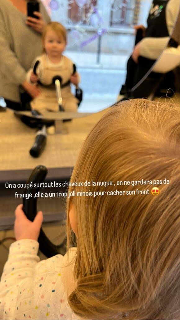 Capucine se fait couper les cheveux pour la première fois.