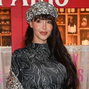 Nabilla (Benattia) Vergara - Avant-première du film Netflix "Emily in Paris" saison 3 au Théâtre des Champs Elysées à Paris. © Coadic Guirec/Bestimage