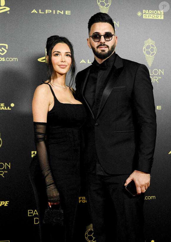 Nabilla (Benattia) et son mari Thomas Vergara au photocall de la 66ème cérémonie du Ballon d'Or au Théâtre du Chatelet à Paris le 17 octobre 2022.