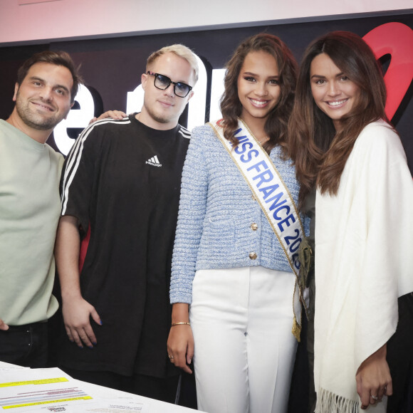 Exclusif - Fabien Delettres, Guillaume Genton, Miss France 2023 Indira Ampiot, Diane Leyre (Miss France 2022) - Matinale d'Europe 2, 6H-9H30 animée par G.Genton, F.Delettres, D.Leyre - Paris le 03/01/2023 - © Jack Tribeca / Bestimage 