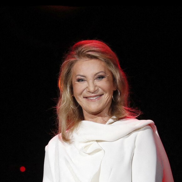 Exclusif - Sheila lors de la soirée L'année de la déprime (et même un peu plus...) aux Folies Bergère à Paris le 29 novembre 2021. © Alain Guizard / Bestimage