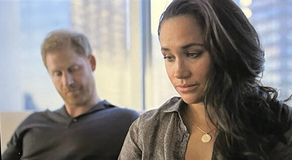 Meghan Markle, duchesse de Sussex, fond en larmes en évoquant les menaces de mort sur les réseaux sociaux dans le documentaire "Harry & Meghan" (Netflix). Los Angeles. Le 15 décembre 2022.