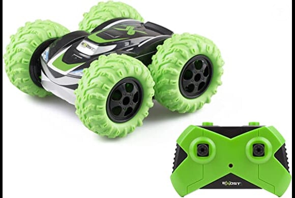 Votre enfant va s'amuser à 360° avec cette voiture télécommandée tout-terrain verte Exost-360