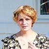 Mischa Barton retourne chez Byron & Tracey, un salon de coiffure de Los Angeles, afin de continuer sa transformation. Après avoir opté pour le blond, elle s'offre des extensions le 17 février 2010