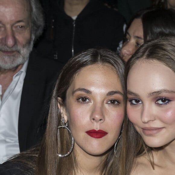 Alysson Paradis et Lily-Rose Depp - Photocall du défilé de la collection Croisière Chanel 2018/2019 au Grand Palais à Paris, France, le 3 mai 2018. © Olivier Borde/Bestimage 