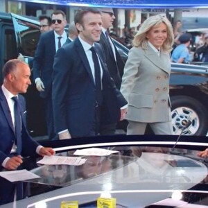 Brigitte Macron et Gilles Bouleau sur le plateau de TF1 pour l'opération Pièces Jaunes @ TF1