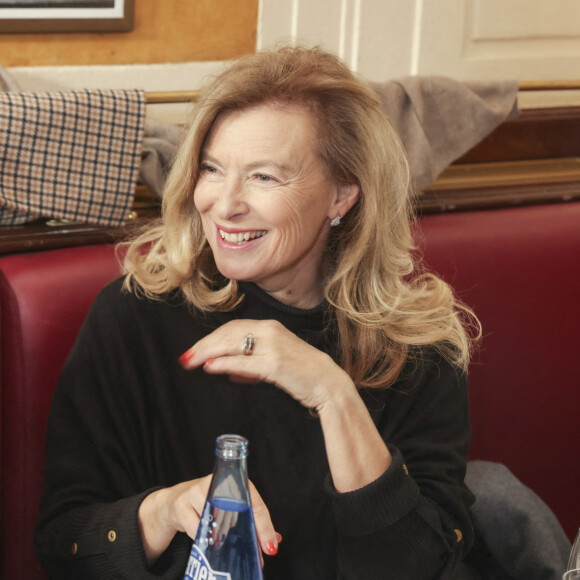 Valérie Trierweiler - C.Mathivat, présidente des "Deux Magots", reçoit pour le nouveau rendez-vous de l'établissement, "Déjeuner Beauvoir" à Paris le 15 décembre 2022. © Jack Tribeca / Bestimage 