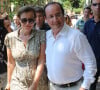 François Hollande et Valérie Trierweiler ont pris un bain de foule lors de leur visite à Bormes Les Mimosas, le 2 aout 2012.