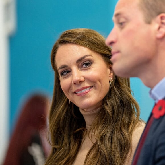 Le prince William, prince de Galles, et Catherine (Kate) Middleton, princesse de Galles, se rendent à Scarborough pour lancer un financement destiné à soutenir la santé mentale des jeunes, dans le cadre d'une collaboration dirigée par la Royal Foundation le 3 novembre 2022. 