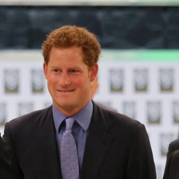 Kate Catherine Middleton (enceinte), duchesse de Cambridge, le prince William et le prince Harry d'Angleterre visitent les studios Warner Bros a Leavesden le 26 avril 2013 