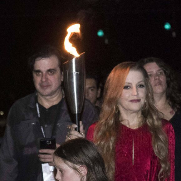 Lisa Marie Presley avec ses jumelles, Finley et Harper au 40ème anniversaire de la mort Elvis Presley à Memphis, Tennessee, États-Unis, le 16 août 2017.