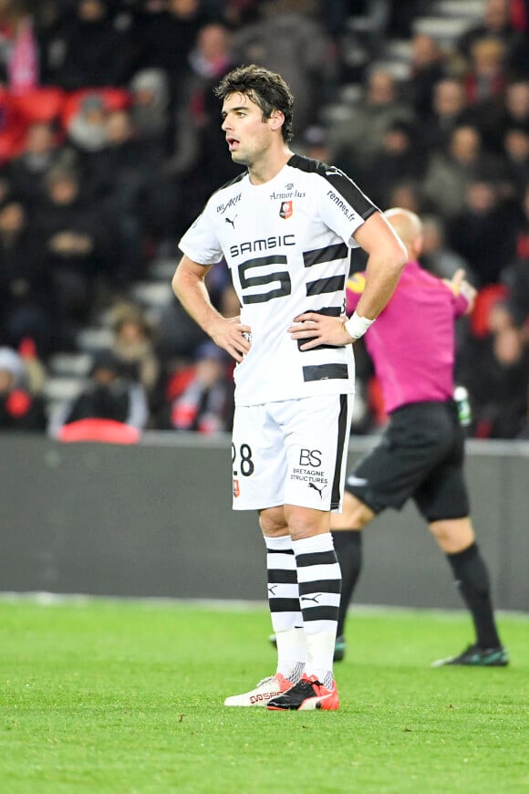 Yoann Gourcuff - Karine Ferri encourage son compagnon Yoann Gourcuff lors du match Psg-Rennes au Parc des Princes à Paris le 6 novembre 2016. (victoire 4-0 du Psg) © Pierre Perusseau/Bestimage