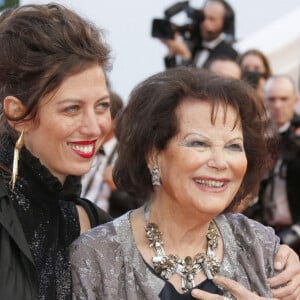 Archive - Claudia Cardinale et sa fille - Montée des marches du film Le Grand Bain à Cannes