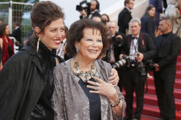 Archive - Claudia Cardinale et sa fille - Montée des marches du film Le Grand Bain à Cannes