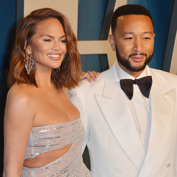 Chrissy Teigen, John Legend au photocall de la soirée "Vanity Fair" lors de la 94ème édition de la cérémonie des Oscars à Los Angeles