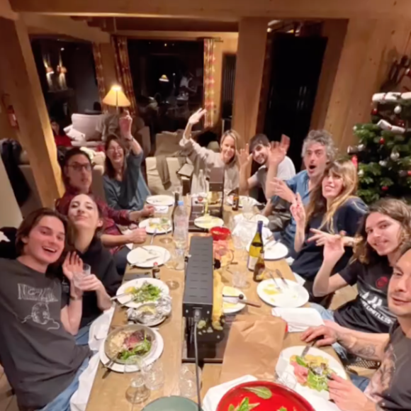 La famille Gainsbourg au ski pour la nouvelle année 2023.