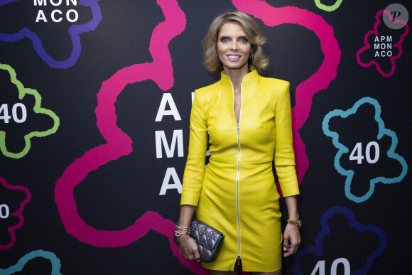 Sylvie Tellier (habillée en Jitrois) - Photocall de la soirée des 40 ans du bijoutier "APM Monaco" à la plage La Môme lors du 75ème Festival International du Film de Cannes le 21 mai 2022. © Jack Tribeca / Bestimage