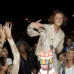 Exclusif - Eleejah Noah (soeur de Joalukas), Tomathy Stewart-Whyte (le frère de Eleejah et Jenaye), Yannick Noah, Joalukas Noah, Isabelle Camus, Eleejah lors de la soirée d'anniversaire de Joalukas Noah, fils de Yannick Noah et Isabelle Camus, pour ses 18 ans à Paris le 10 juin 2022. © Cyril Moreau / Bestimage