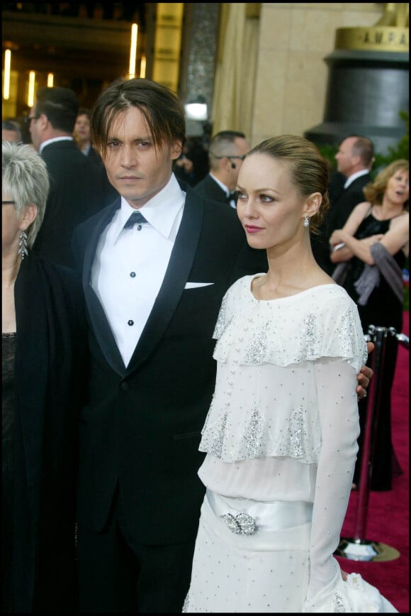 Vanessa Paradis et Johnny Depp à la cérémonie des Oscars en 2004 à Los Angeles.