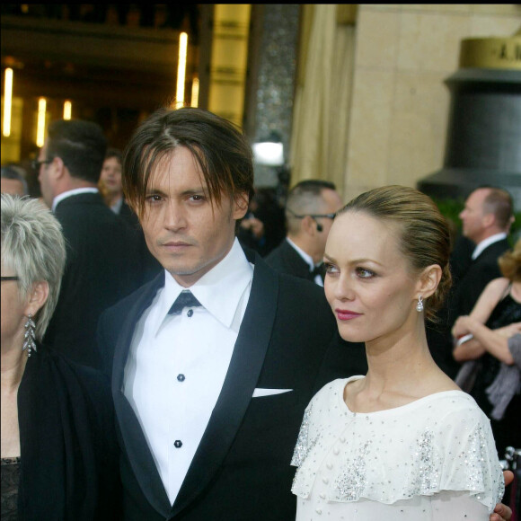 Vanessa Paradis et Johnny Depp à la cérémonie des Oscars en 2004 à Los Angeles.