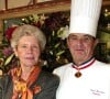 Paul Bocuse et sa femme Raymonde à L'Auberge du Pont de Collonges, leur restaurant à Collonges-au-Mont-d'Or.