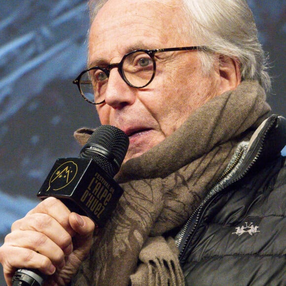 Fabrice Luchini sur la scène du 26e festival international du film de comédie de l'Alpe d'Huez le 19 janvier 2023. © Sandrine Thesillat / Panoramic / Bestimage