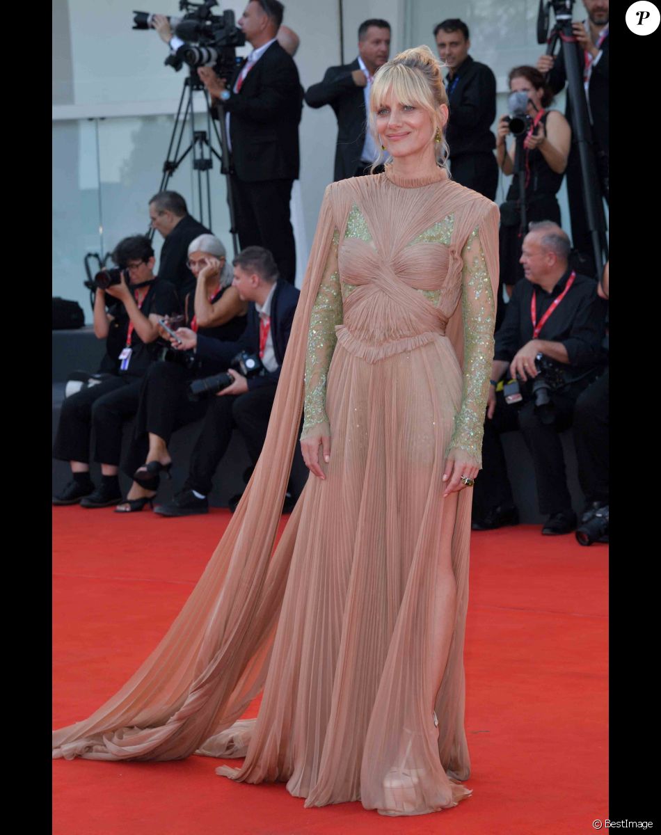 Mélanie Laurent - Red Carpet du film "White Noise" et de la cérémonie d'ouverture lors de la 79e édition du Festival international du film de Venise, la Mostra le 1er septembre 2022.