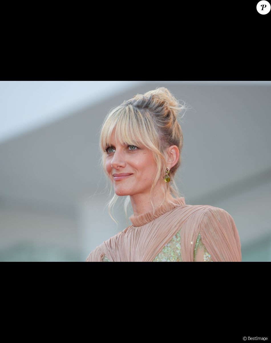 Mélanie Laurent lors de la cérémonie d'ouverture et projection du film "White Noise" lors de la 79e édition du festival international du film de Venise. © MPP/Bestimage