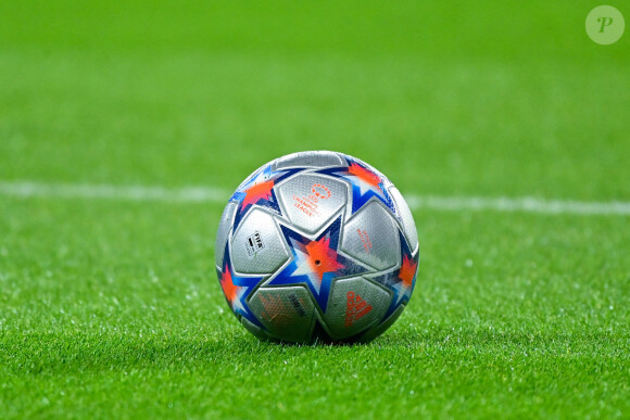 Illustration ballon - Match de Ligue Des Champions Féminine "PSG - Real Madrid" au Parc Des Princes.