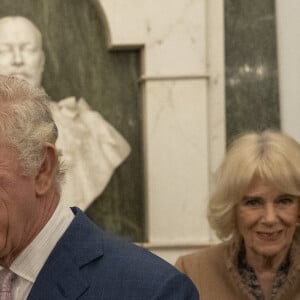 Le roi Charles III d'Angleterre et Camilla Parker Bowles, reine consort d'Angleterre, visitent l'hôtel de ville de Bolton, Royaume Uni, 20 janvier 2023, pour se joindre à une réception pour rencontrer des représentants de la communauté, dans le cadre d'une visite dans le Grand Manchester. 