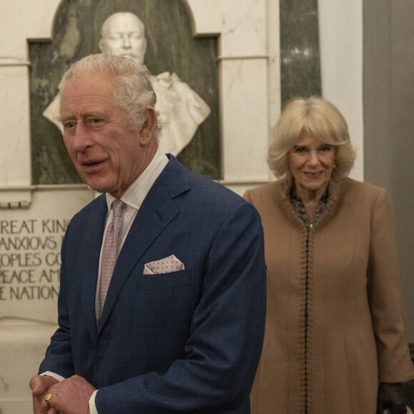 Le roi Charles III d'Angleterre et Camilla Parker Bowles, reine consort d'Angleterre, visitent l'hôtel de ville de Bolton, Royaume Uni, 20 janvier 2023, pour se joindre à une réception pour rencontrer des représentants de la communauté, dans le cadre d'une visite dans le Grand Manchester. 