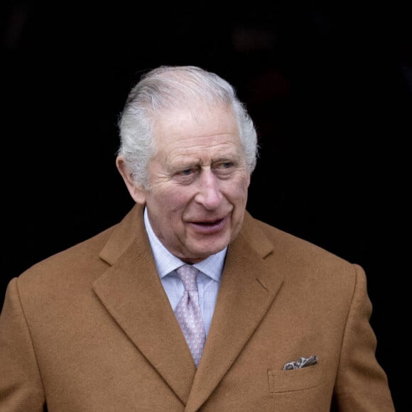 Le roi Charles III à la sortie du service dominical à l'église St Lawrence à Norfolk, le 8 janvier 2023. 