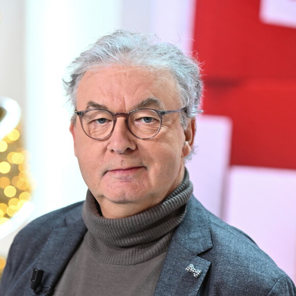 Exclusif - Dominique Besnehard - Enregistrement de l'émission "Vivement dimanche" au studio Gabriel, présentée par M.Drucker, diffusée sur France 3. © Guillaume Gaffiot / Bestimage