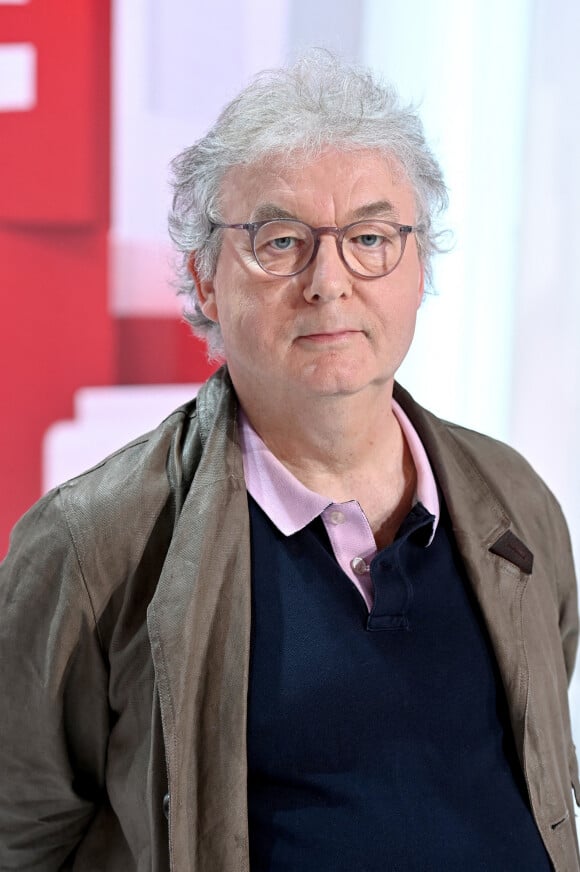 Exclusif - Dominique Besnehard - Enregistrement de l'émission "Vivement Dimanche" présentée par M.Drucker et diffusée le 1er mai sur France 2. Le 16 avril 2022 © Guillaume Gaffiot / Bestimage