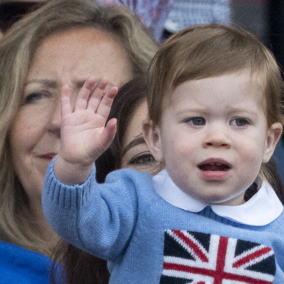 La princesse Eugenie d'York et son fils August - La famille royale d'Angleterre lors de la parade devant le palais de Buckingham, à l'occasion du jubilé de la reine d'Angleterre. le 5 juin 2022