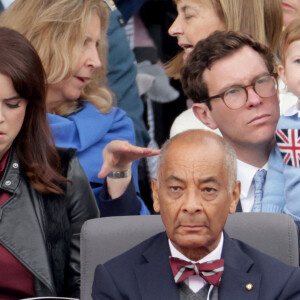 La princesse Eugenie d'York, Jack Brooksbank, August Brooksbank et Ken Olisa - La famille royale d'Angleterre lors de la parade devant le palais de Buckingham, à l'occasion du jubilé de la reine d'Angleterre. Le 5 juin 2022 