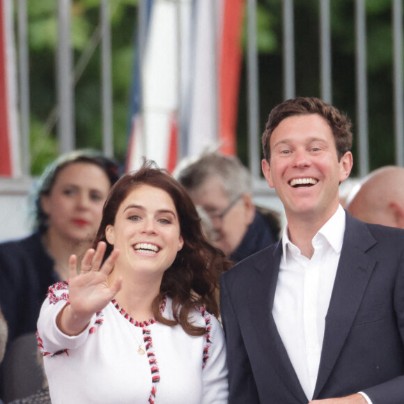 La princesse Eugenie d'York et son mari Jack Brooksbank - La famille royale d'Angleterre lors du concert devant le palais de Buckingham à Londres, à l'occasion du jubilé de platine de la reine d'Angleterre. Le 4 juin 2022 