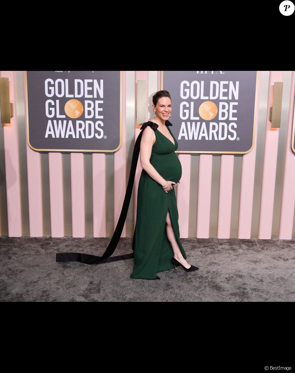 Hilary Swank (enceinte) au photocall de la 80ème cérémonie des Golden Globes, au "Beverly Hilton" à Los Angeles, le 10 janvier 2023.