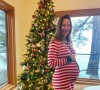 Hilary Swank dévoile son baby bump sur Instagram. Le 25 décembre 2022.