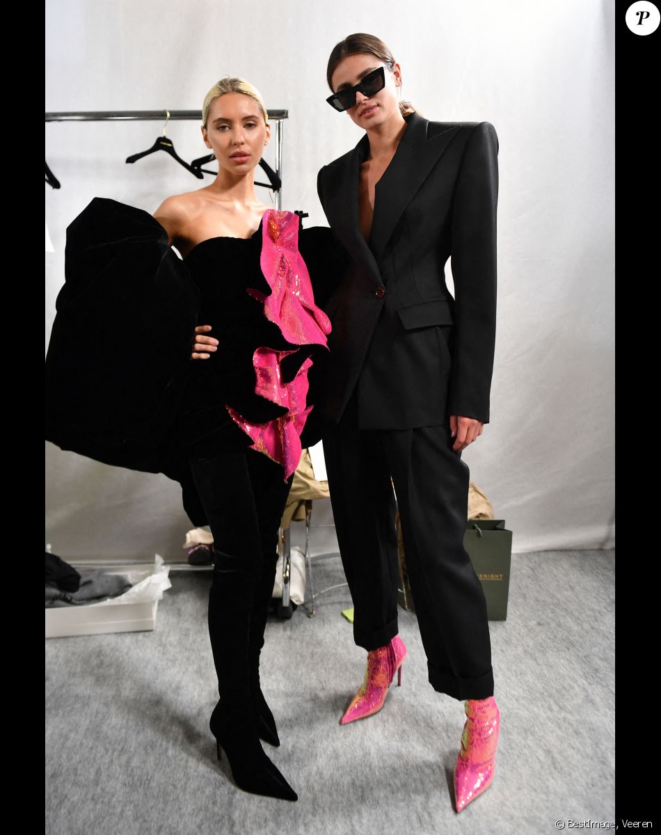 Iris Law et Taylor Hill - Backstage du défilé de mode Haute-Couture Alexandre Vauthier au 50 boulevard Lefebvre lors de la Fashion Week Printemps-été 2023 de Paris, France, le 24 janvier 2023. © Veeren/Bestimage