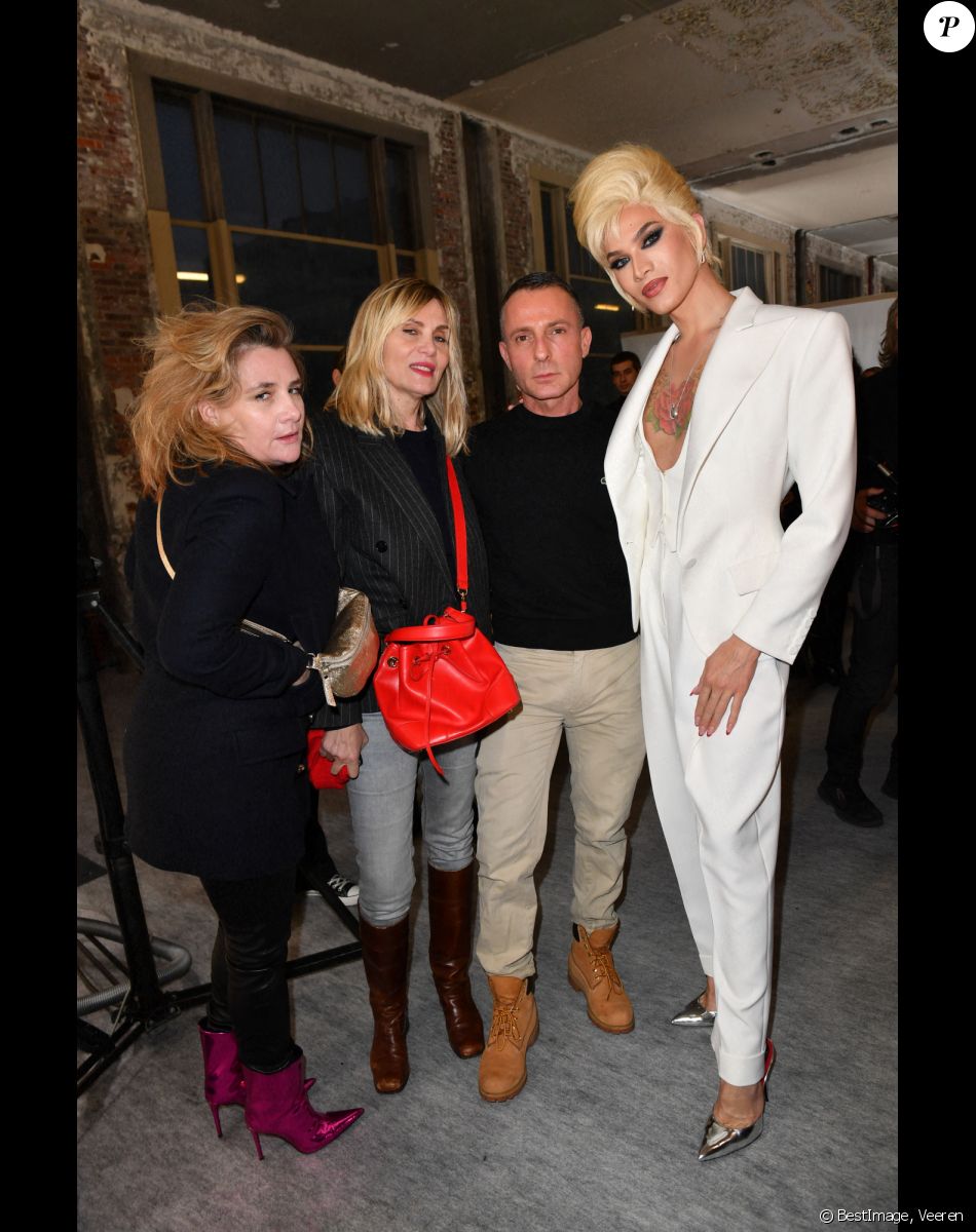Marie-Amélie Seigner, Emmanuelle Seigner, Alexandre Vauthier et Miss Fame - Backstage du défilé de mode Haute-Couture Alexandre Vauthier au 50 boulevard Lefebvre lors de la Fashion Week Printemps-été 2023 de Paris, France, le 24 janvier 2023. © Veeren/Bestimage