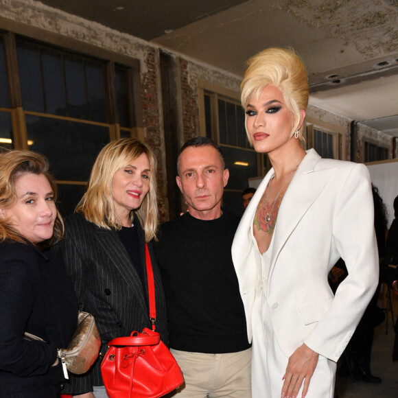 Marie-Amélie Seigner, Emmanuelle Seigner, Alexandre Vauthier et Miss Fame - Backstage du défilé de mode Haute-Couture Alexandre Vauthier au 50 boulevard Lefebvre lors de la Fashion Week Printemps-été 2023 de Paris, France, le 24 janvier 2023. © Veeren/Bestimage 